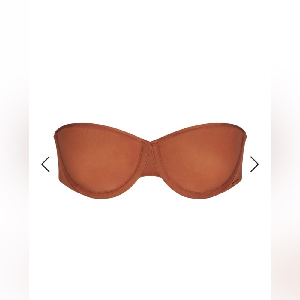 NWT Skims Weightless Strapless Bra Bronze 
Size 38C